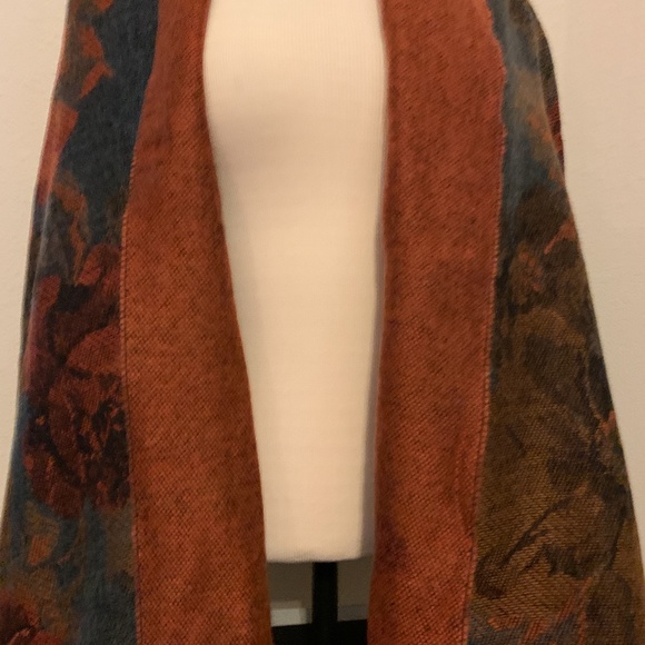 RARE Veneto Shawl Wrap in Floral Print, BRAND NEW - Picture 2 of 3
